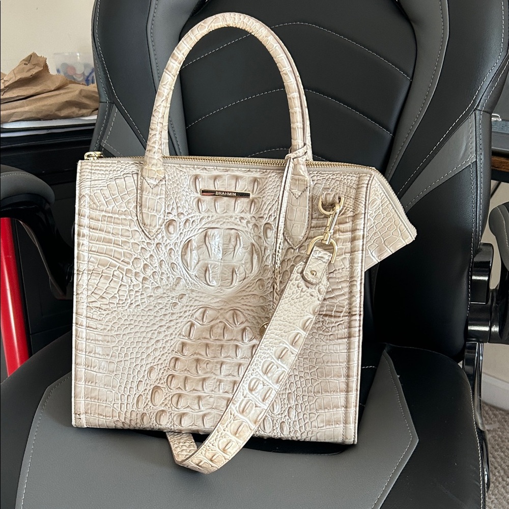 Like new - Brahmin Caroline